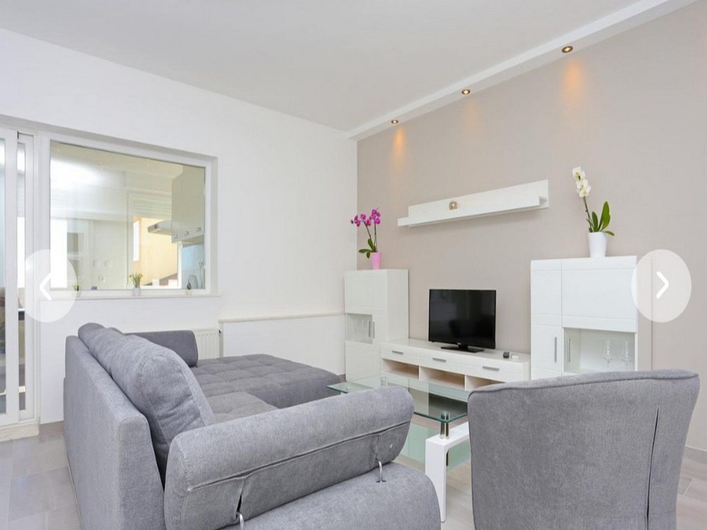 Apartment (One Bedroom Apartment with Sea View)