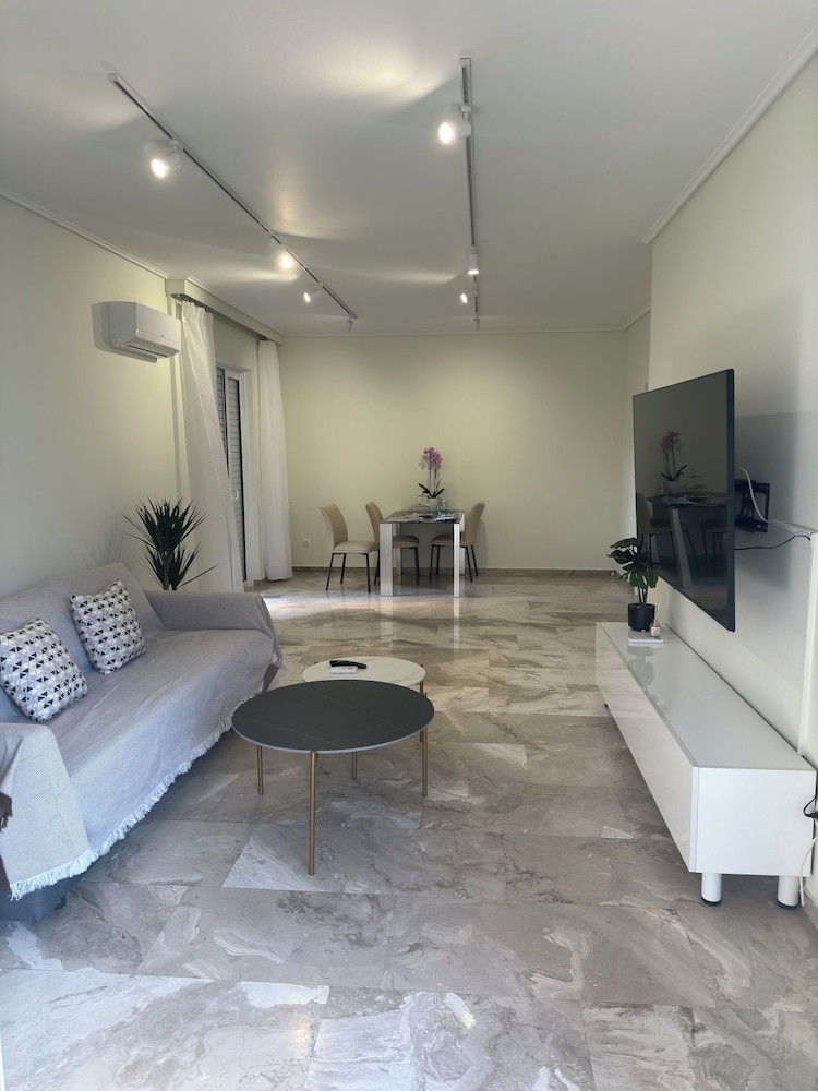 Deluxe Apartment, Courtyard View