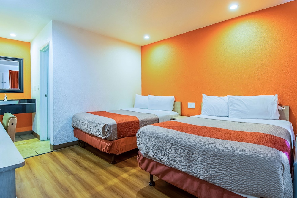 Standard Room, 2 Double Beds, Non Smoking