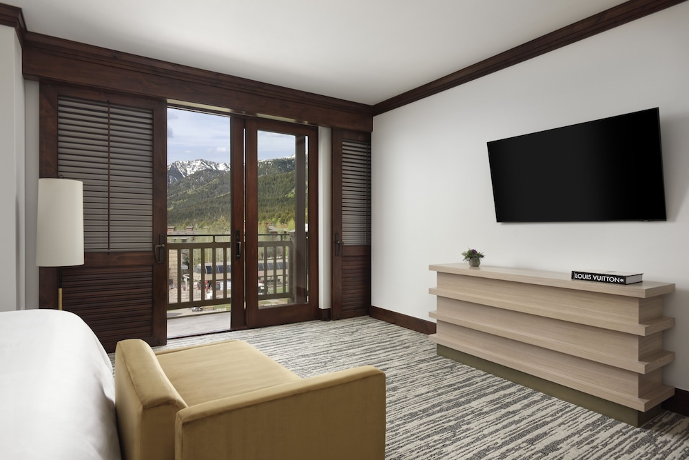 Suite, 1 Bedroom, Mountain View - Photo 4