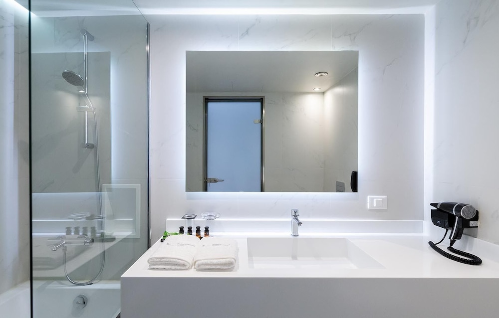 Superior Triple Room, Balcony, Sea View - Photo 8