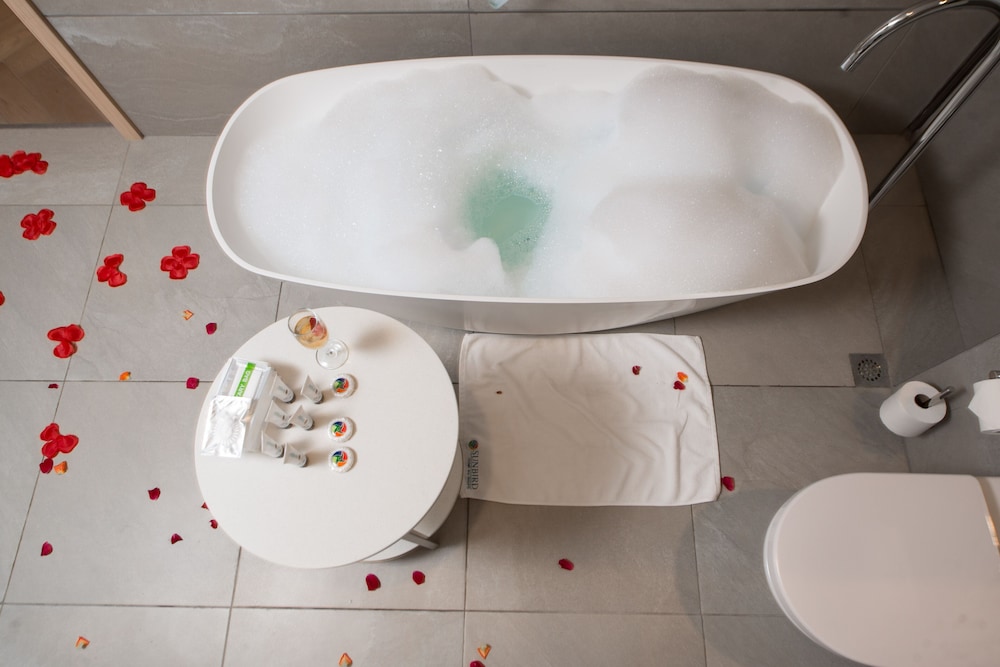 Suite - Photo 7