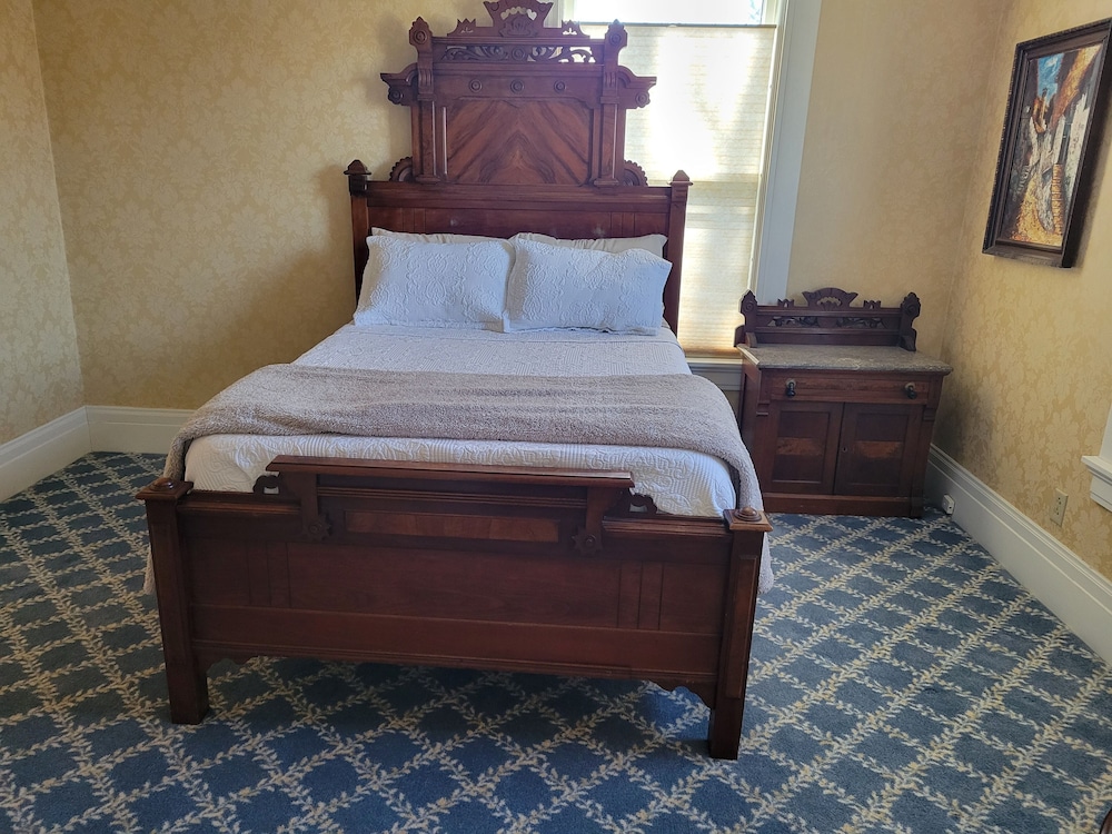 Traditional Suite, Multiple Beds, Non Smoking, Private Bathroom photo 3