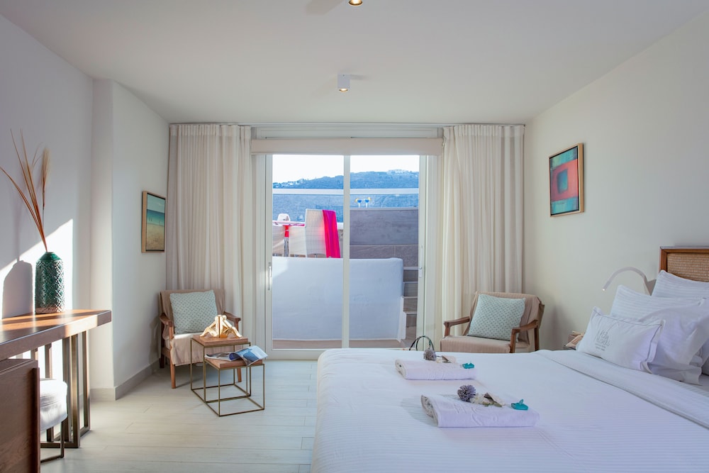 Sunshine Junior Suite with Outdoor Hot Tub, Sea View - Photo 10