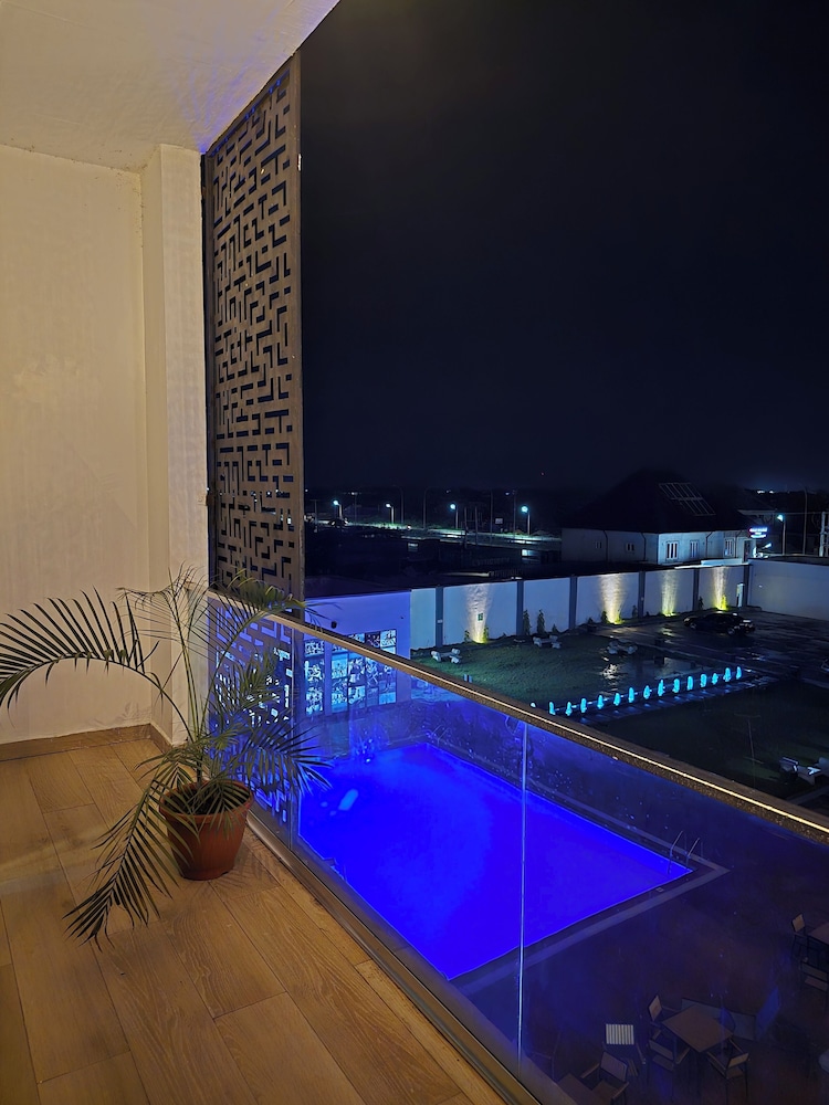 Executive Suite, Balcony, Pool View