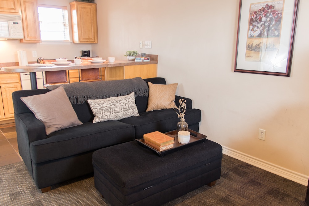 Suite, 1 Bedroom photo 1