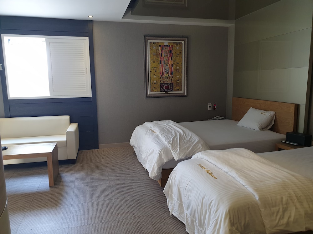 Royal Suite photo 2