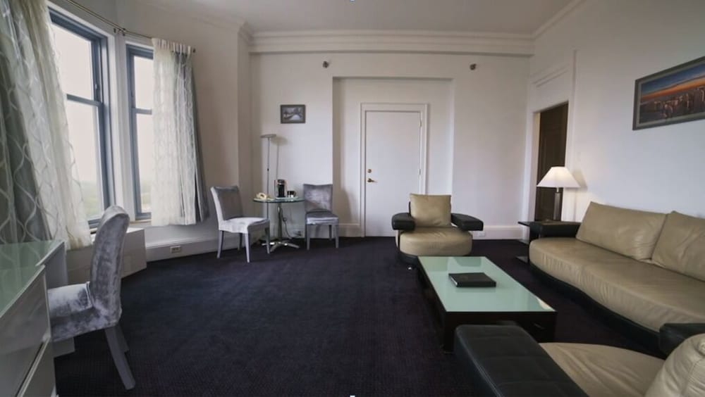 Standard Suite, 1 King Bed, Lake View, Lakeside - Photo 1