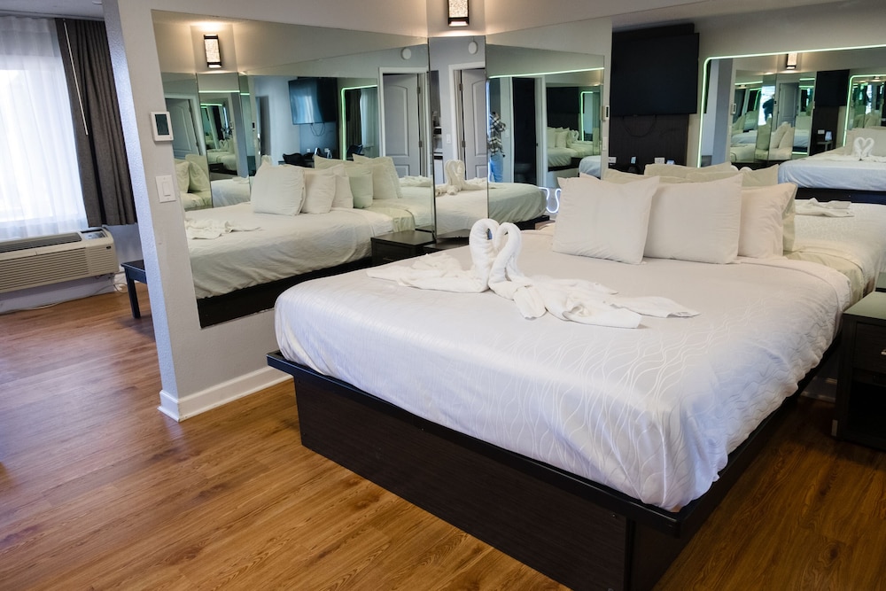 Romantic Room, 1 King Bed - Photo 6