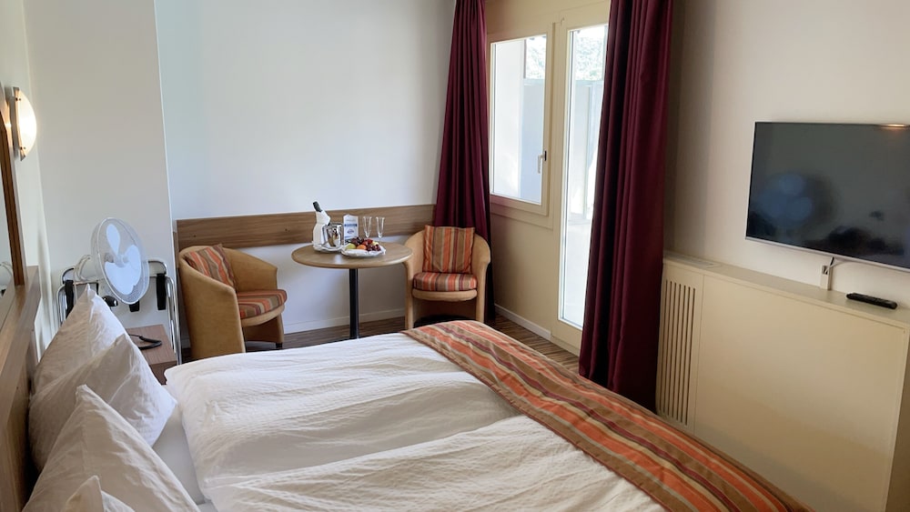 Standard Double Room Single Use, Balcony, Lake View
