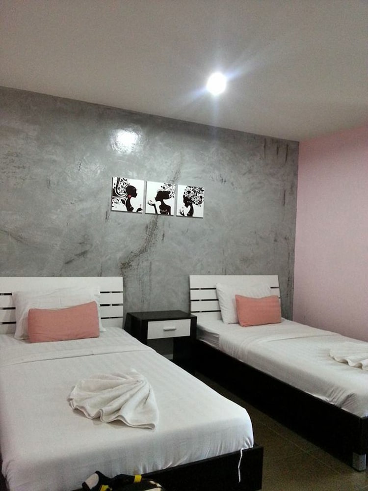 Standard Twin Room with Air-Con photo 2