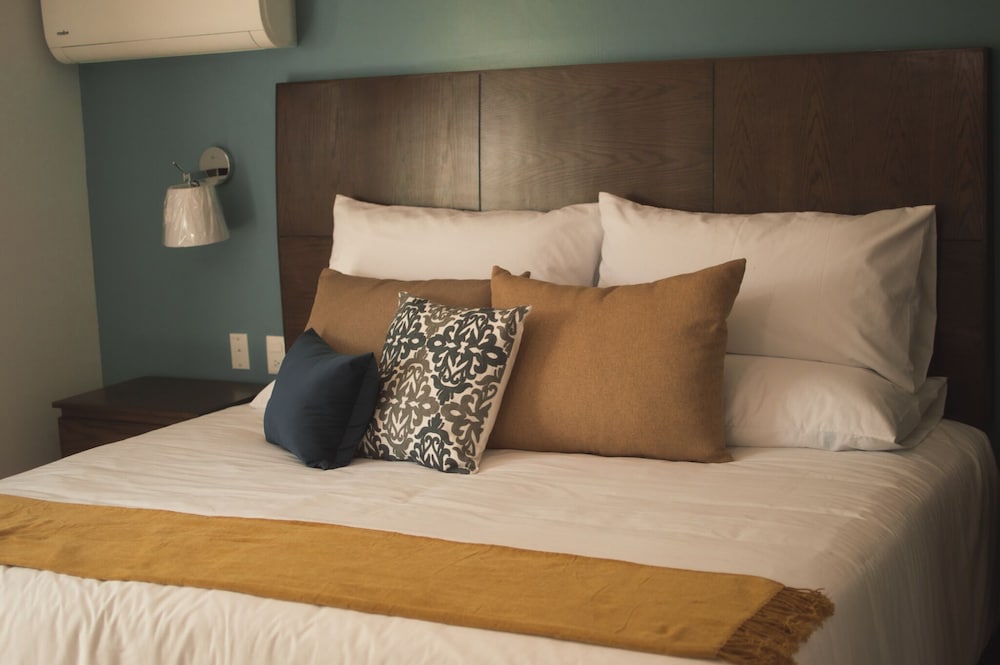 Signature Suite, 1 King Bed, Refrigerator