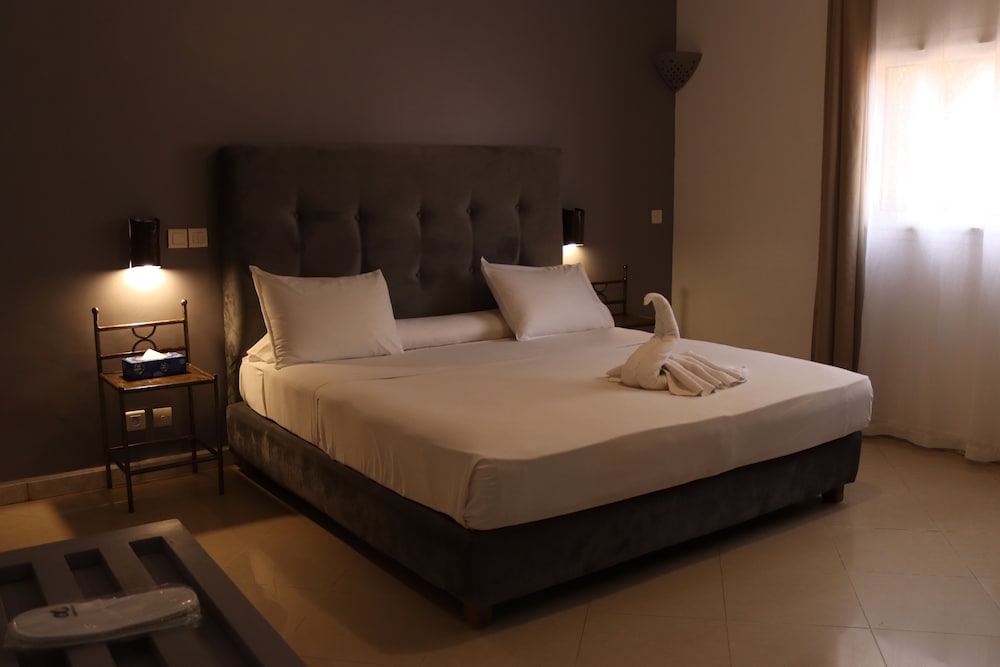 Suite - Photo 1