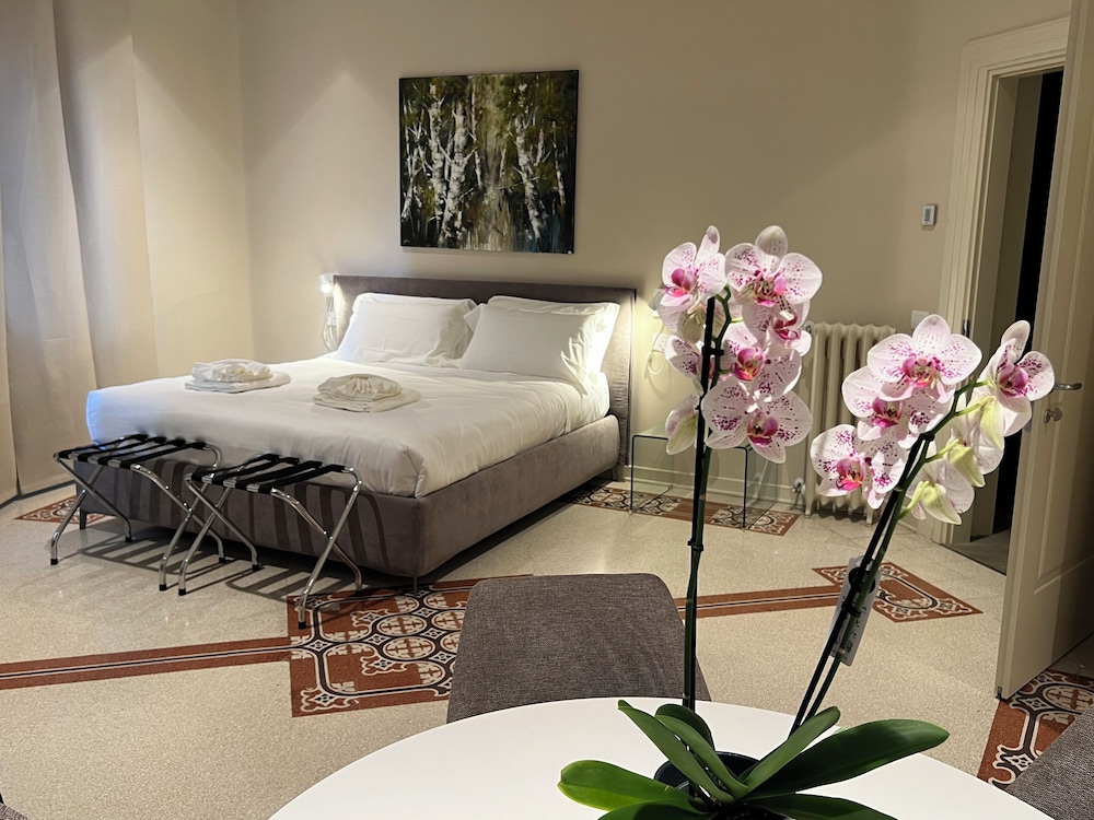 Comfort Studio Suite, 1 King Bed, City View photo 1