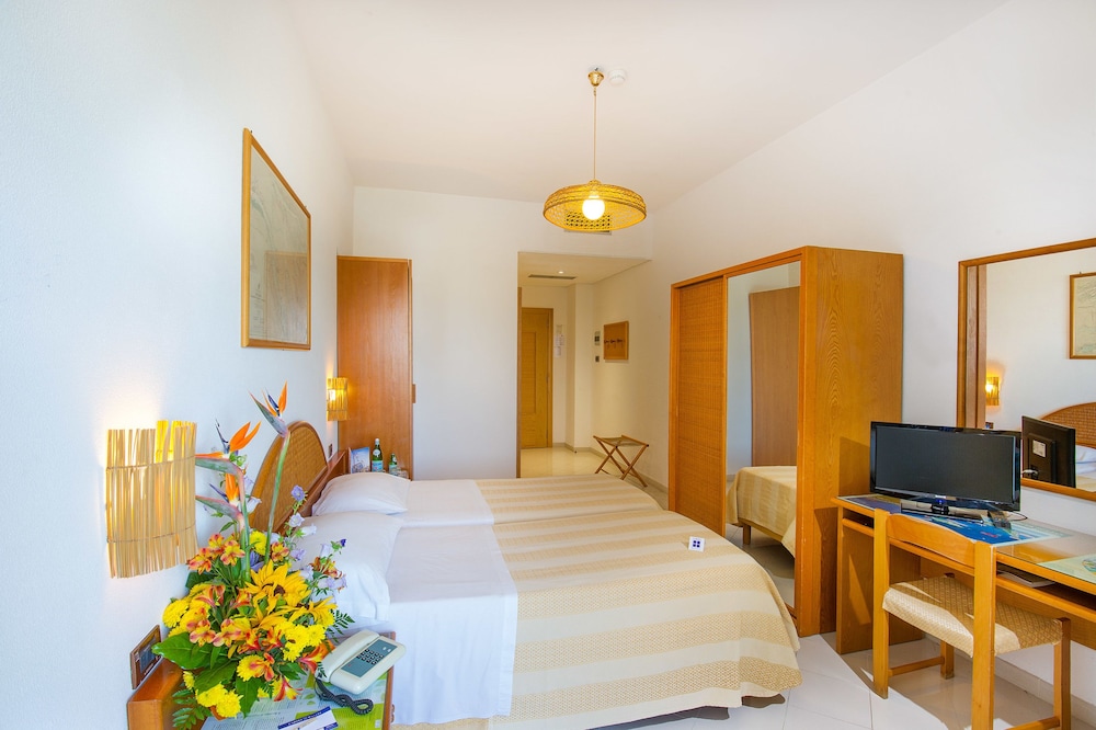 Economy Triple Room