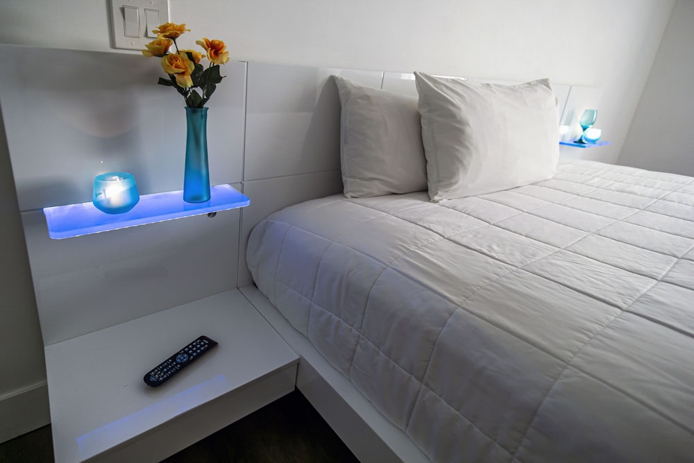 Executive Room, 1 King Bed, Non Smoking, Refrigerator & Microwave - Photo 1