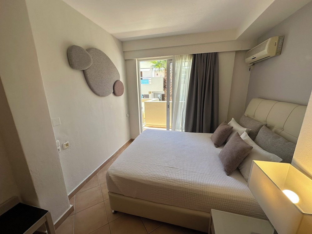 Economy Room