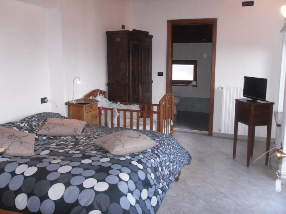 Classic Quadruple Room, Mountain View photo 1