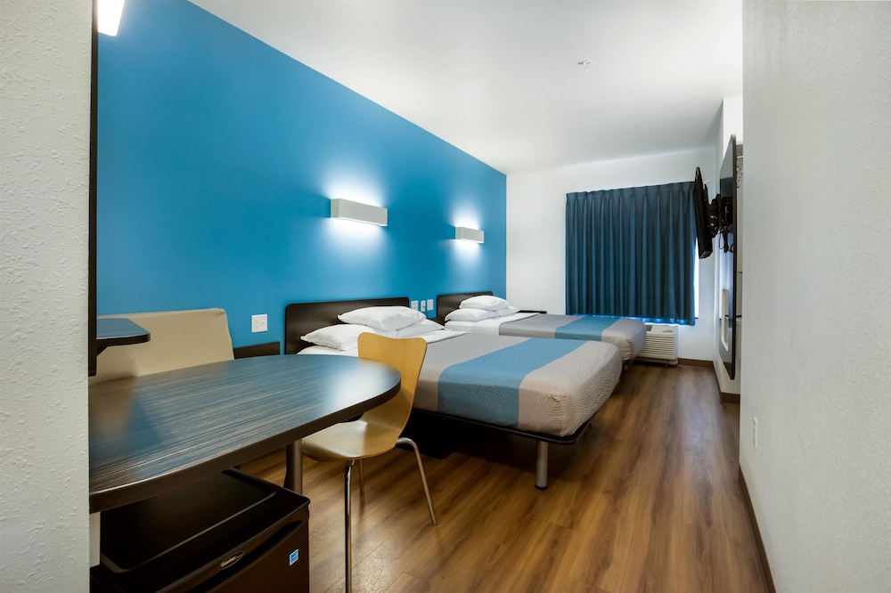 Standard Suite, 1 Queen Bed, Non Smoking, Kitchenette photo 1