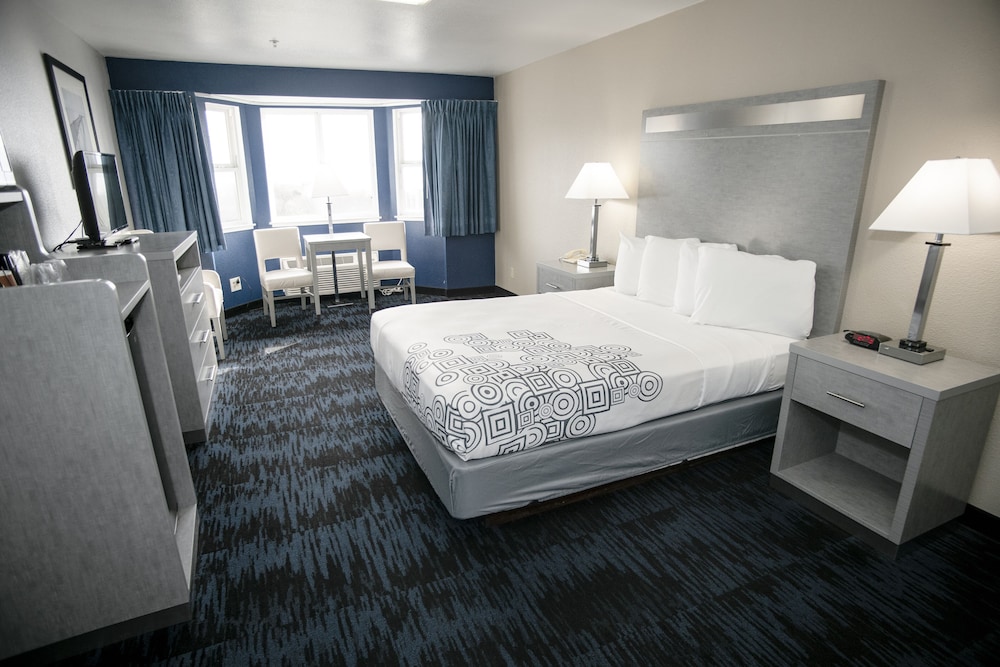Standard Room, 1 Queen Bed, Ocean View photo 3