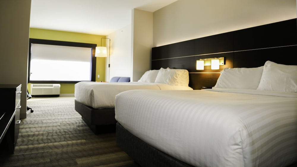 Suite, 2 Queen Beds, Accessible (Mobility, Accessible Tub), photo 6