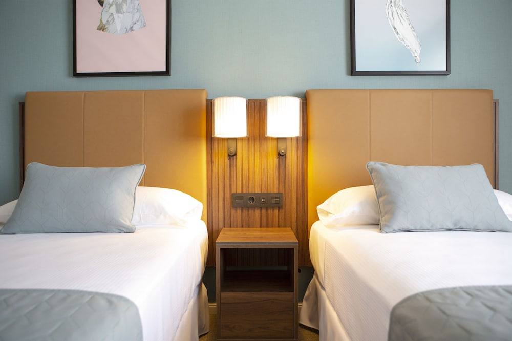 Deluxe Room (Twin)