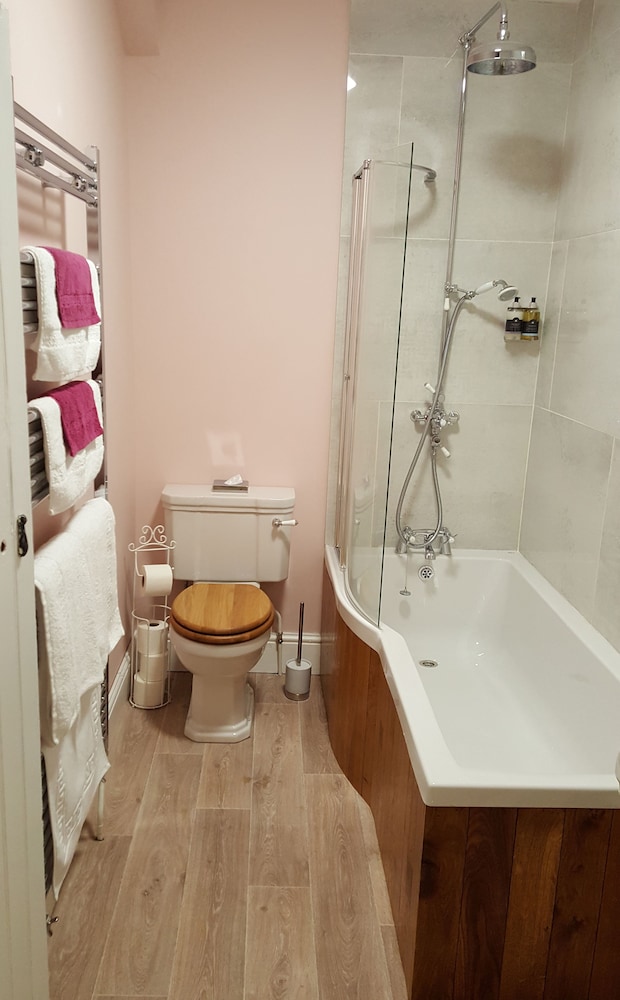 Luxury Double Room, 1 King Bed with Sofa bed, Ensuite, Mountain View photo 3