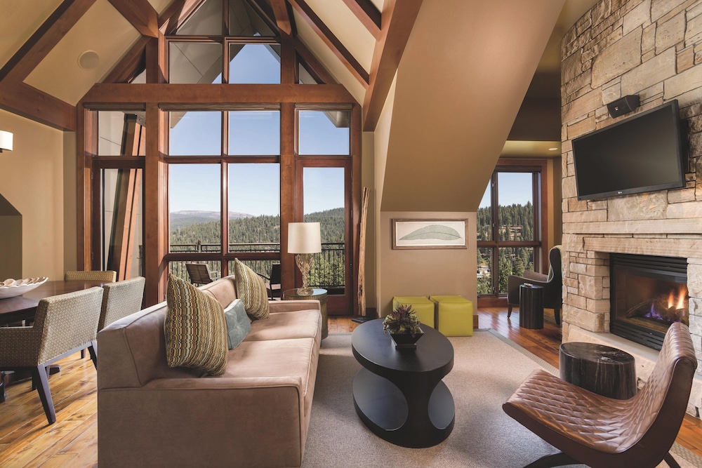 Room, 3 Bedrooms, Balcony, Valley View