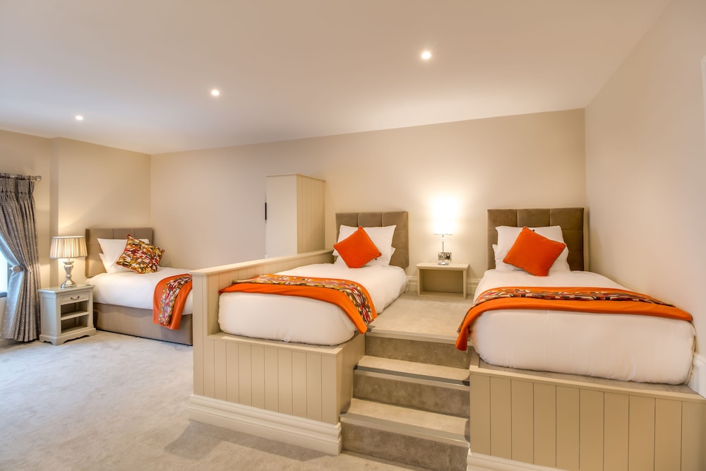 Deluxe Suite, Ensuite photo 2