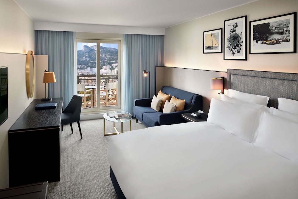 Deluxe Room, 1 King Bed with Sofa bed