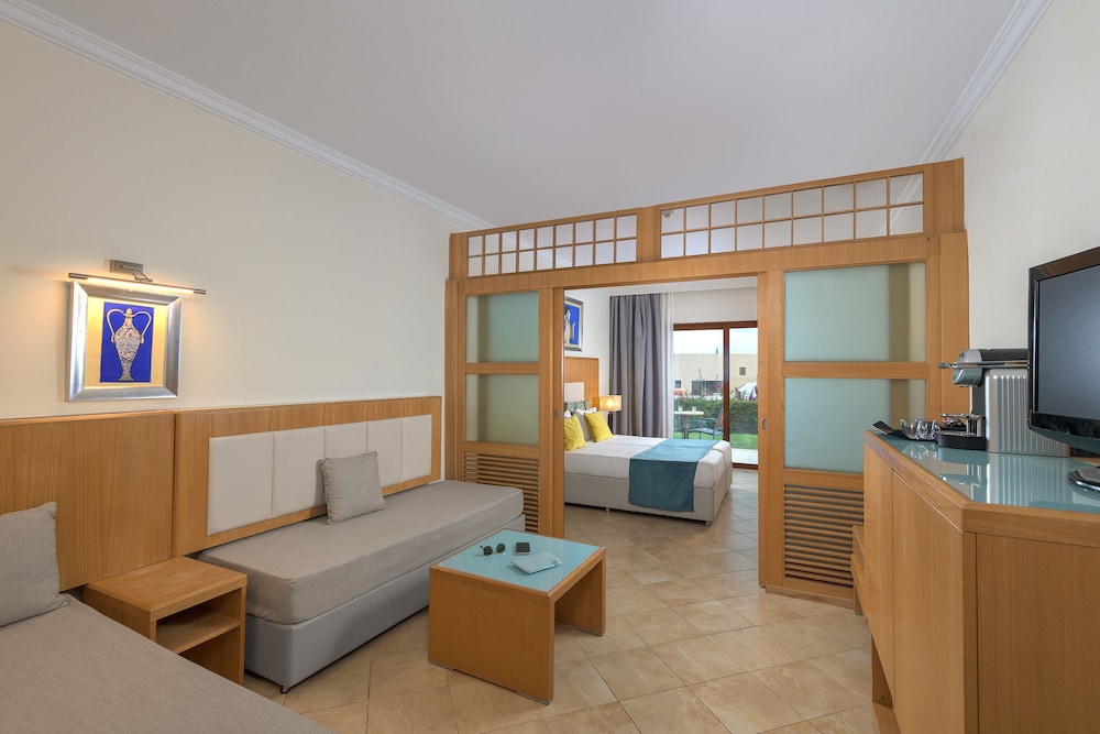 Family Room, Garden View