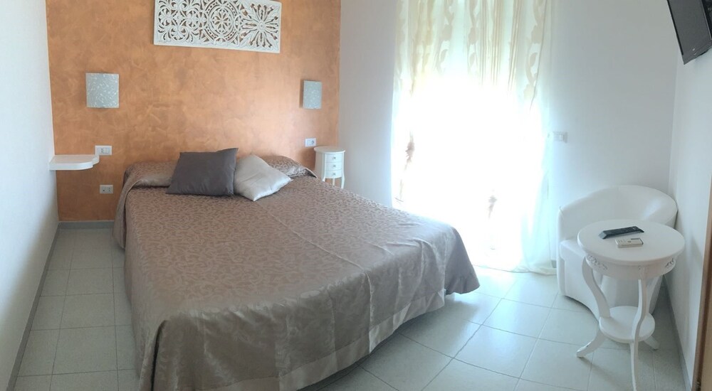 Deluxe Double Room, 1 Queen Bed, Balcony photo 1