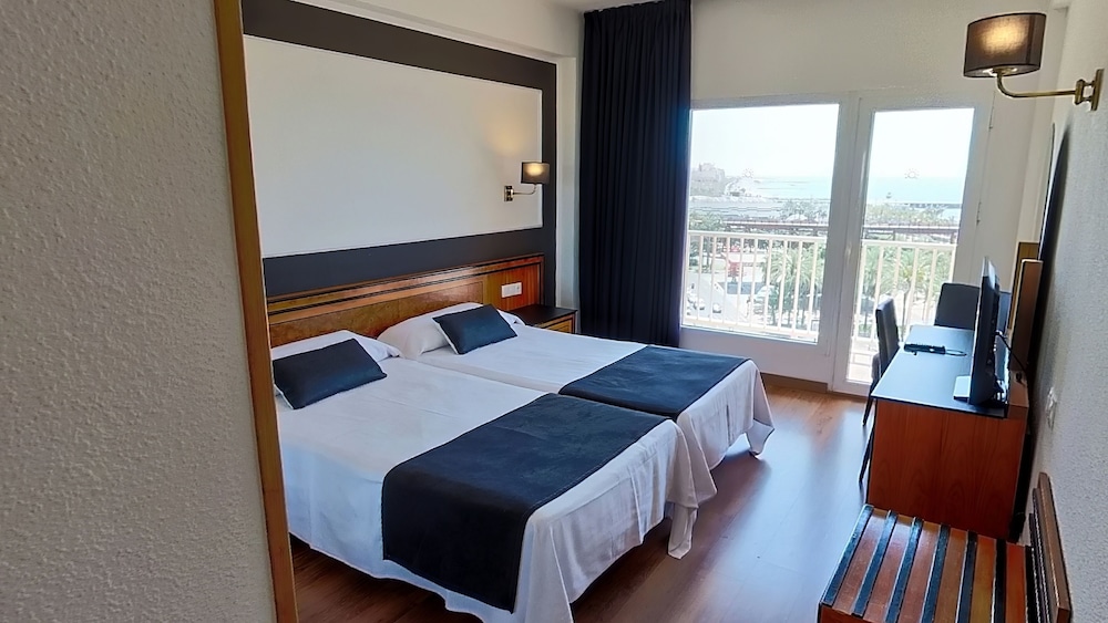 Double Room, Sea View - Photo 2