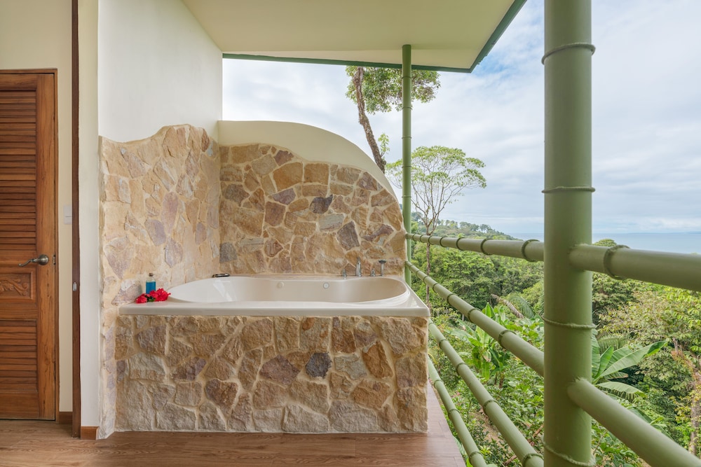 Junior Suite with Ocean View - Photo 9