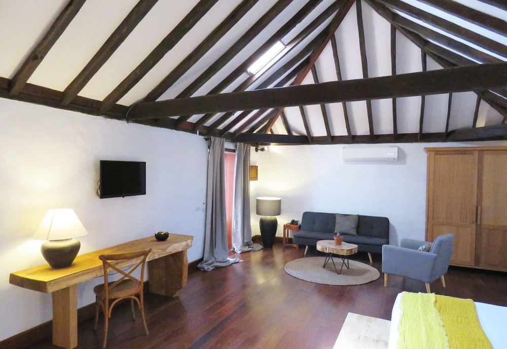 Traditional Suite (N7)