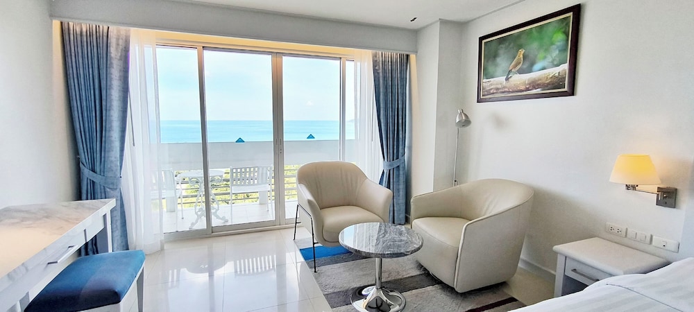 Deluxe Room, Sea View - Photo 4