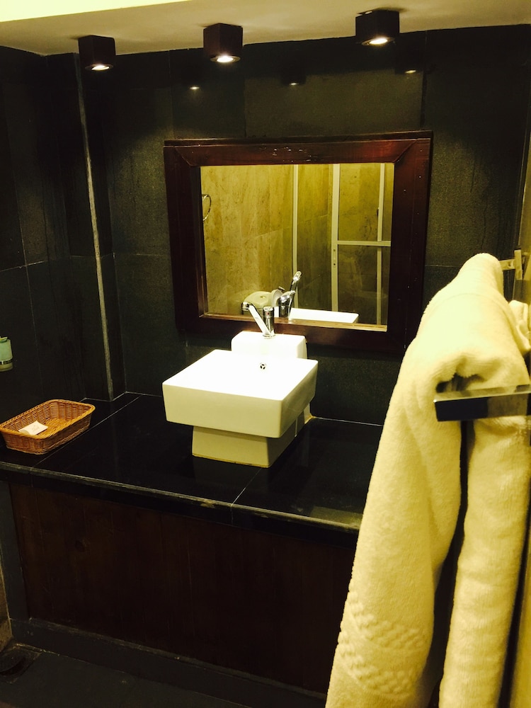 Deluxe Double Room, 1 Queen Bed, Ensuite photo 3