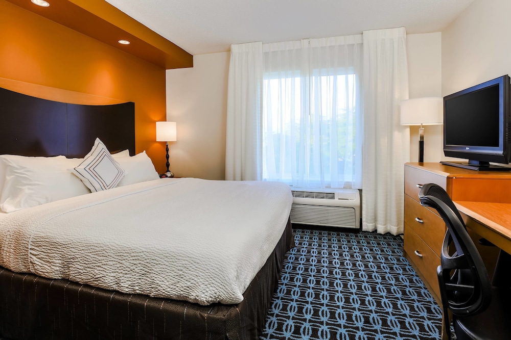 Room, 1 King Bed (Hearing Accessible) - Photo 2