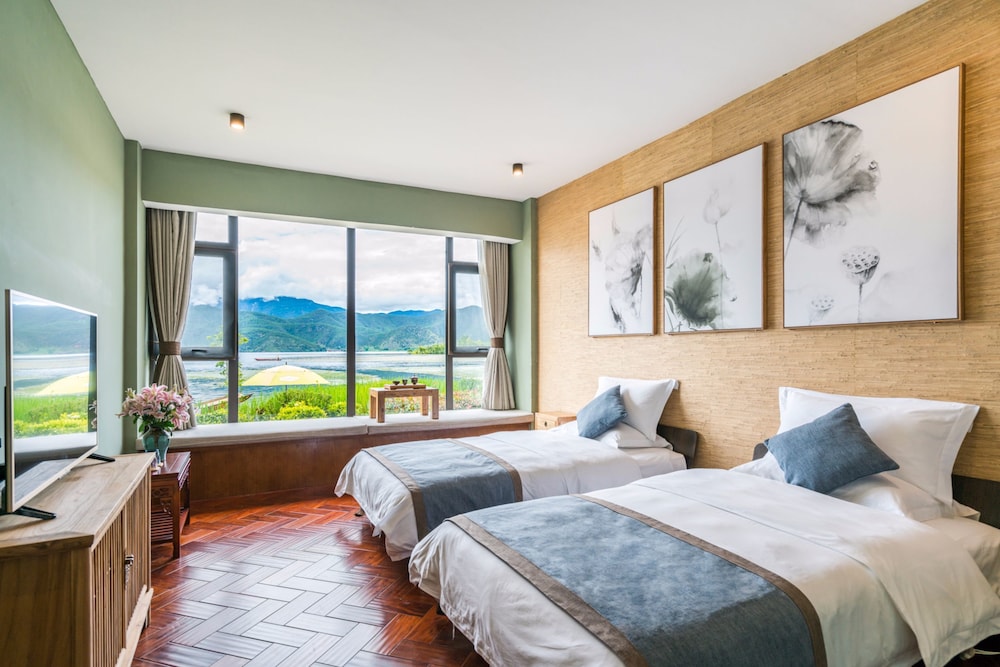 Standard Twin Room, Lake View photo 1