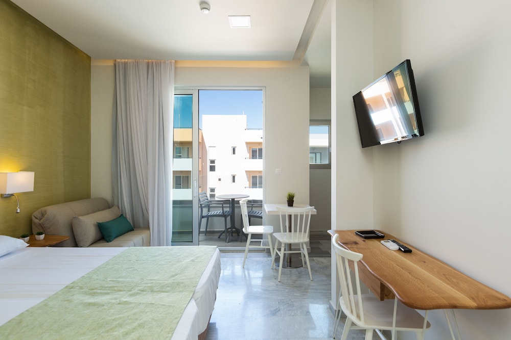 Junior Suite, Partial Sea View (Top Floor G4)