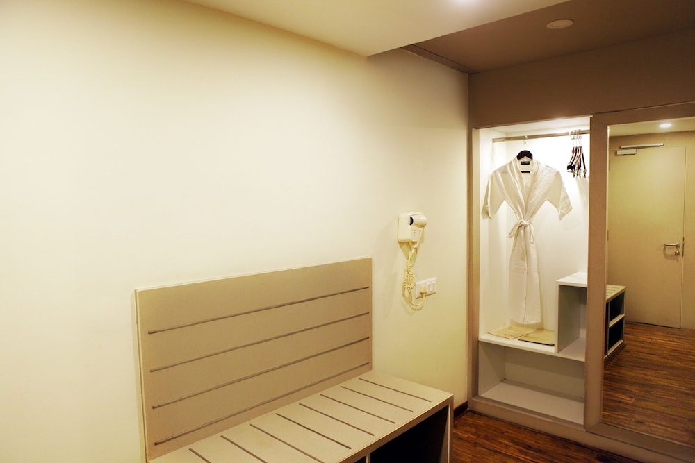 Executive Room - Photo 3