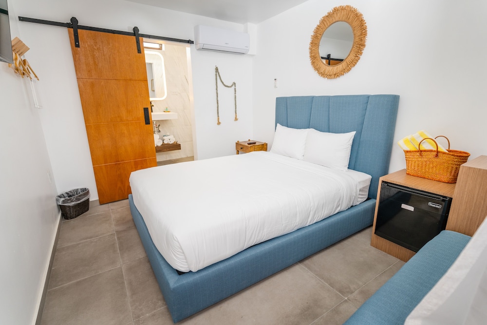 Basic Room, 1 Queen Bed