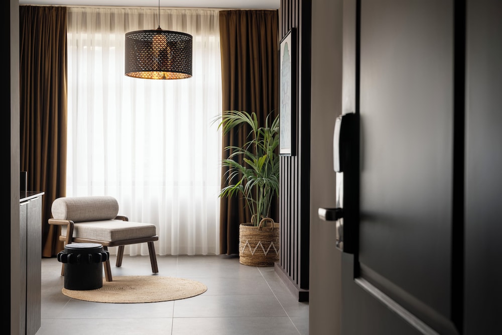 Superior Suite - Photo 12