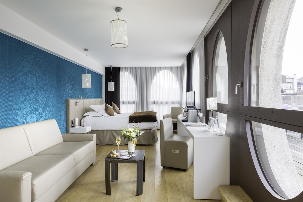 Junior Suite, 1 King Bed photo 2