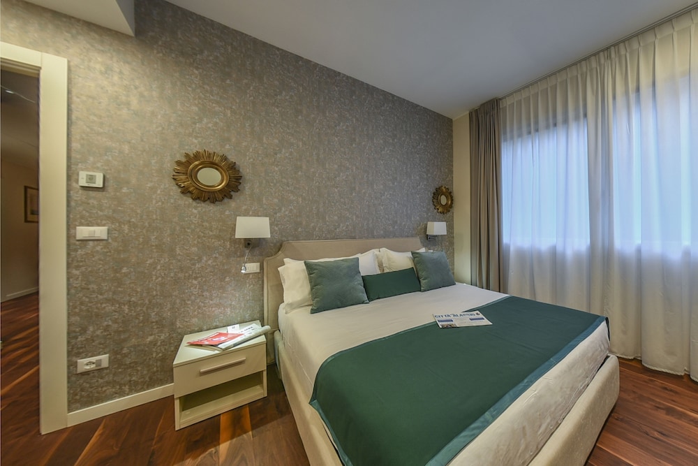 Club Room, 1 Queen Bed photo 1