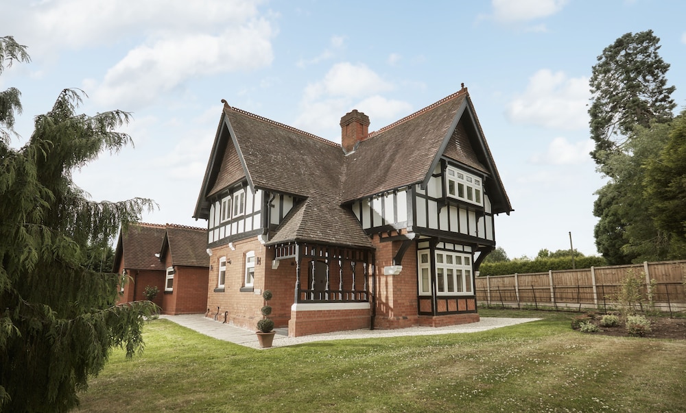 The Lodge (Annex Building)