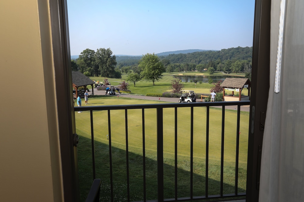 Room, 1 King Bed, Golf View (Fairway) - Photo 1