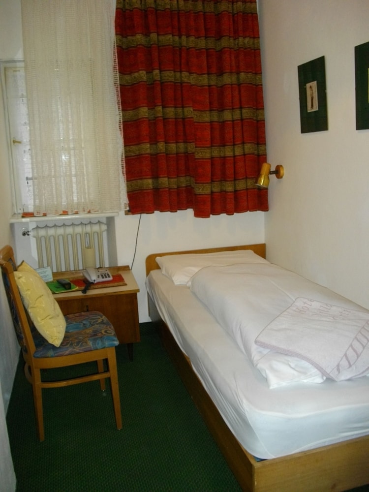 Small single room (4 square meters) photo 1