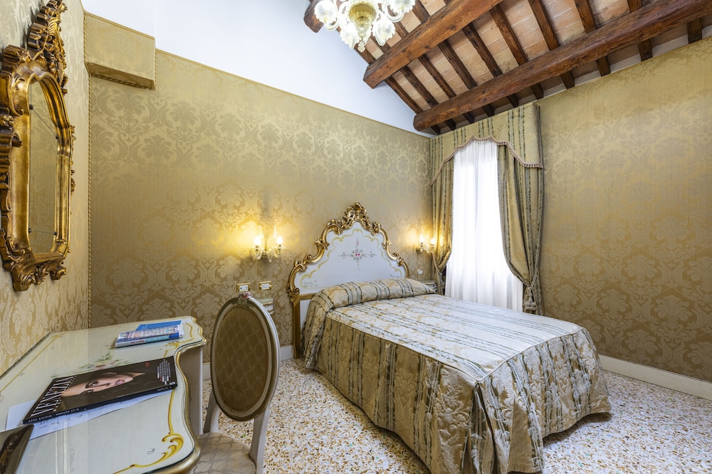 Standard Room photo 1