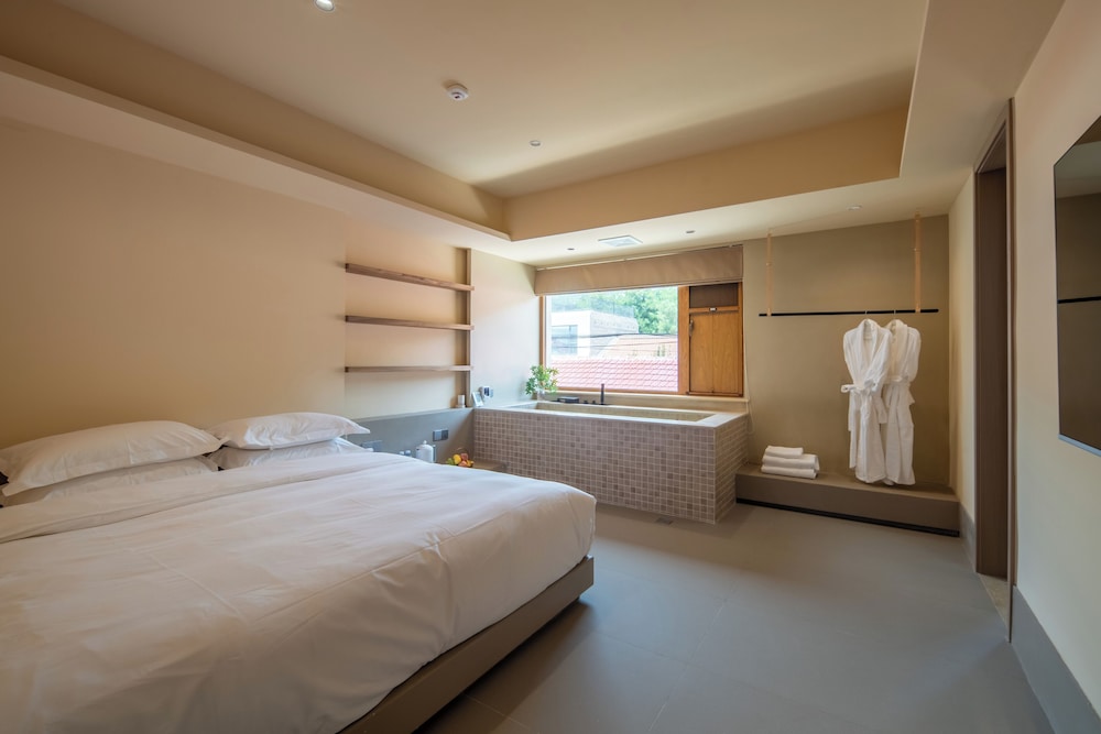 Design House, Hill View